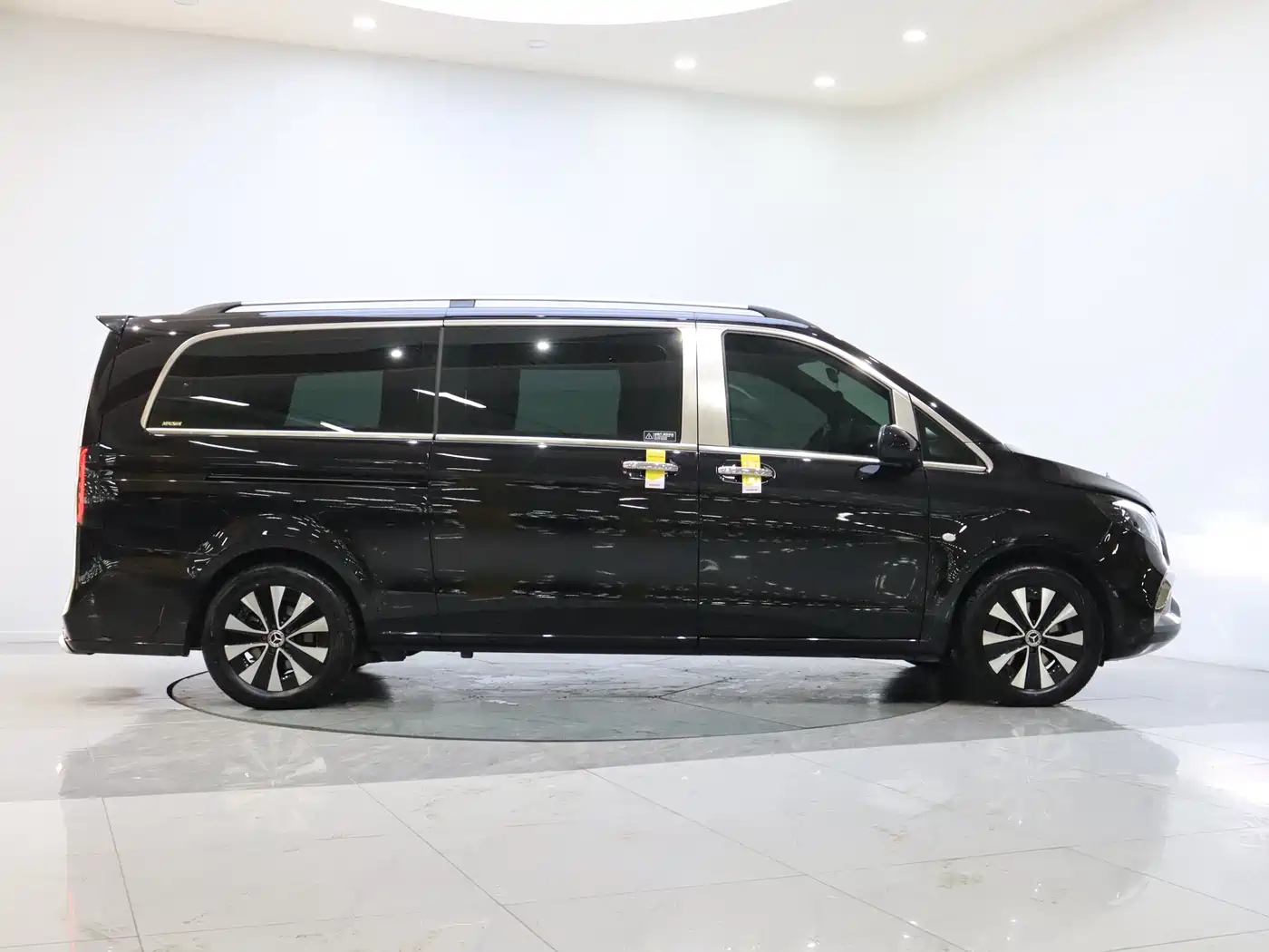 Mercedes-Benz Vito 2023 2.0T Elite 7-Seater фото 6