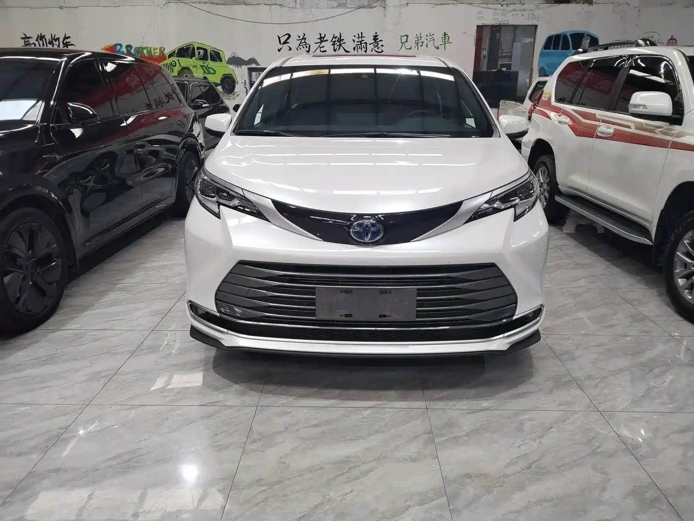 Toyota Sienna 2021 2.5L Hybrid Premium Edition фото 3