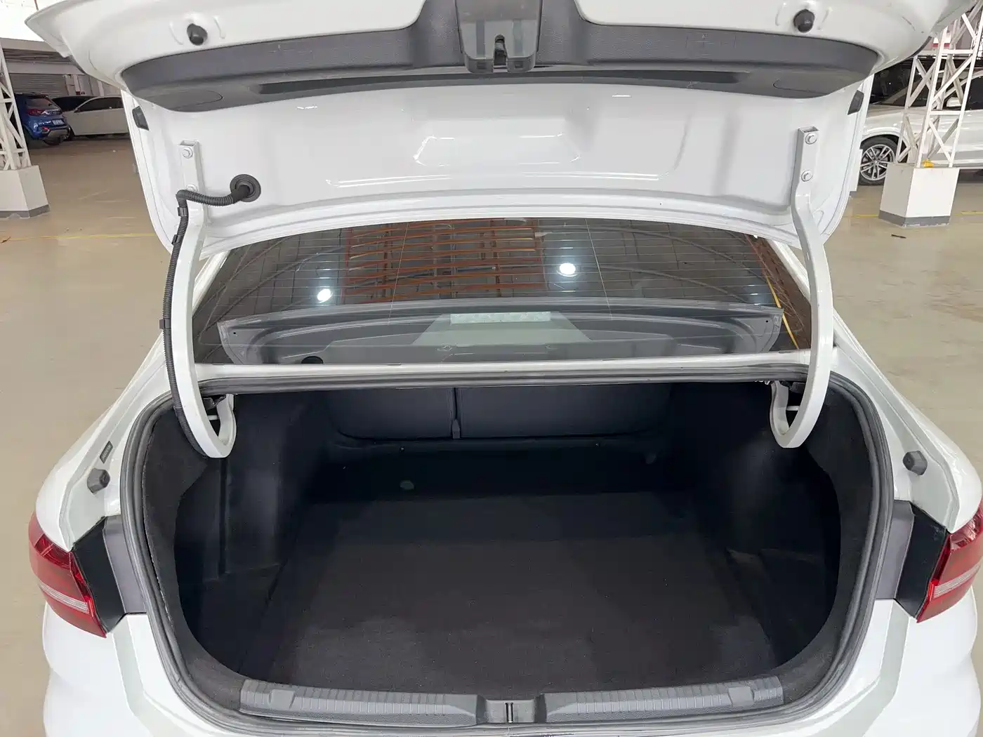 Volkswagen Lavida 2023 280TSI DSG Starlight Comfort Edition фото 28