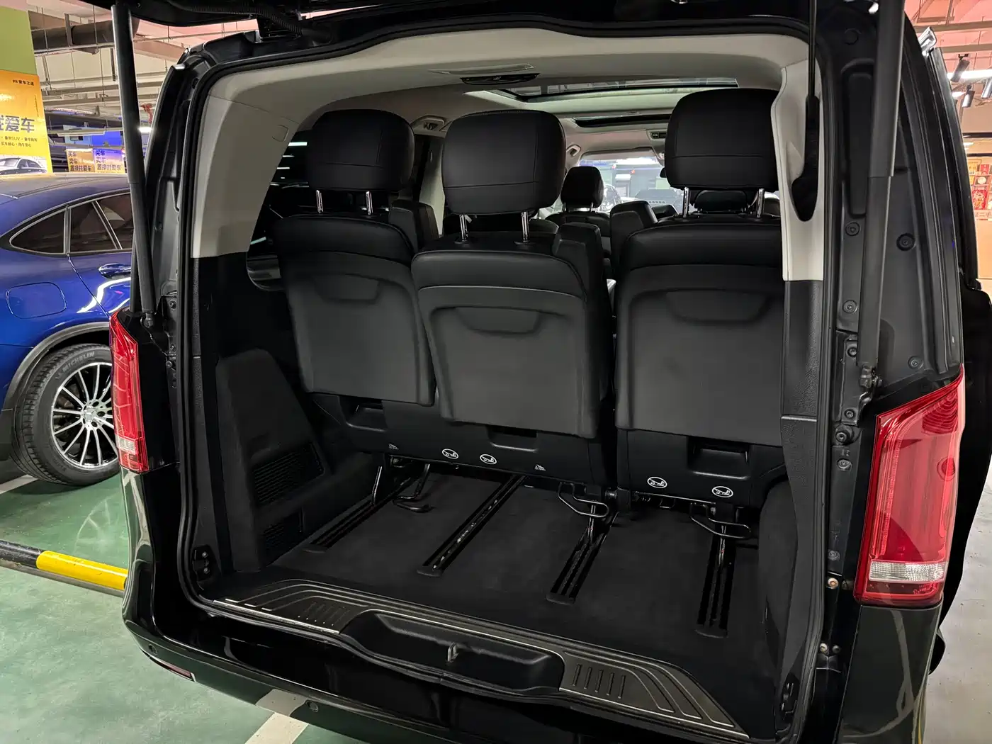 Mercedes-Benz V-Class 2017 Model V 260 L Premium Extended Edition фото 46