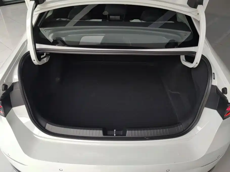 Volkswagen Sagitar 2026 2025 300TSI DSG Mid-range Edition
