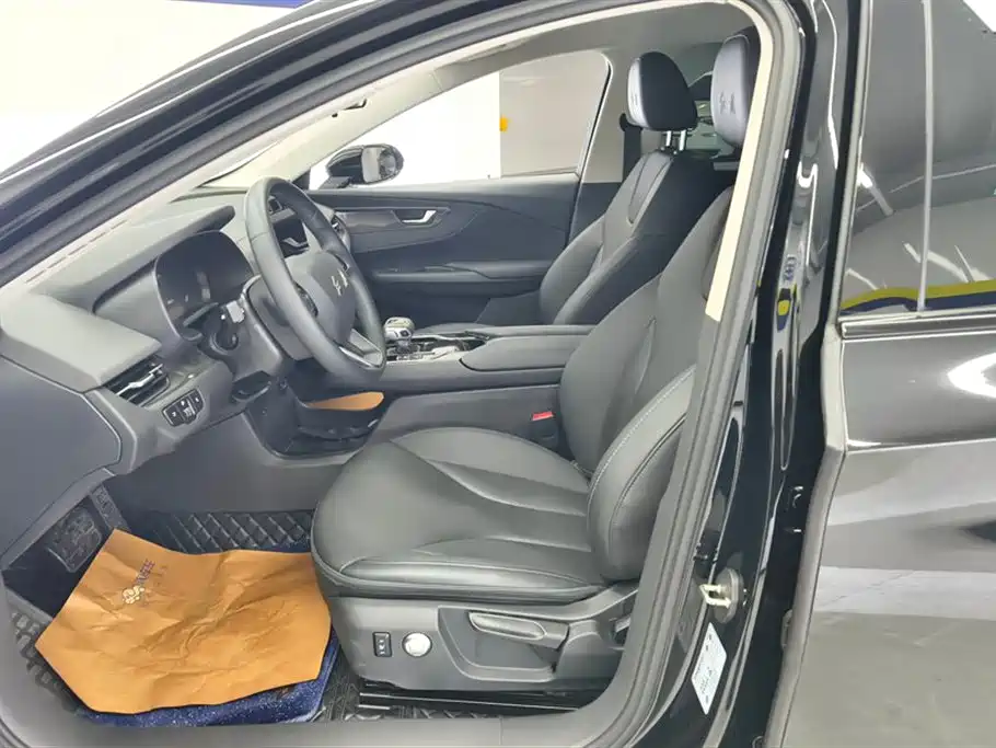 Hongqi E-QM5 2023 Facelift Basic Travel Edition фото 9