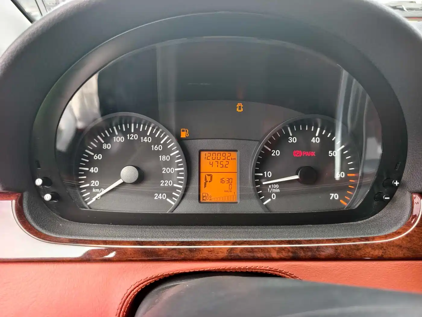 Mercedes-Benz Vito 2013 Model 3.0L Elite Edition фото 5