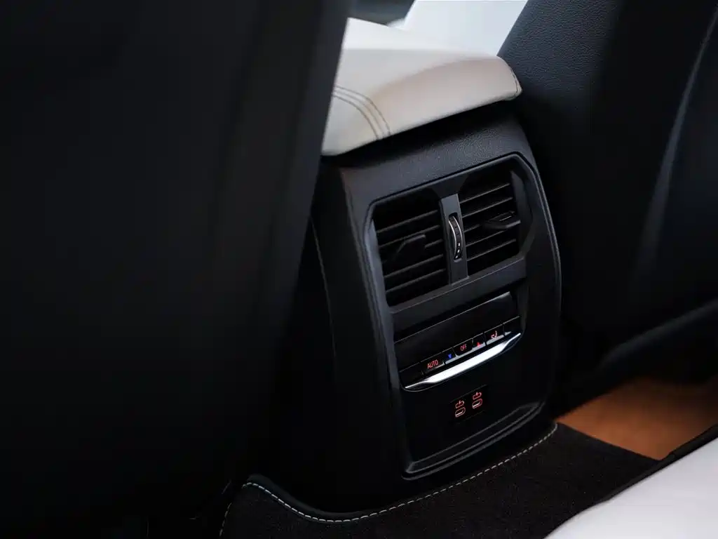 BMW M3 2023 M3 Sedan Thunder Edition фото 41
