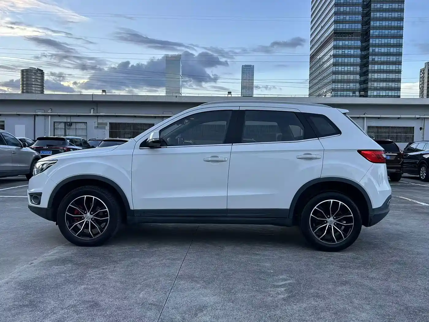 FAW Senya R7 2016 2016 1.6L Manual Luxury