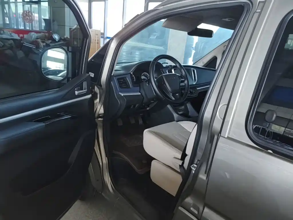 Dongfeng Fengxing Lingzhi 2025 2023 M5 1.6L Utility 5-Seater