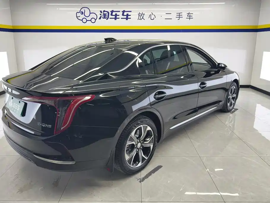 Hongqi E-QM5 2023 Facelift Basic Travel Edition фото 3