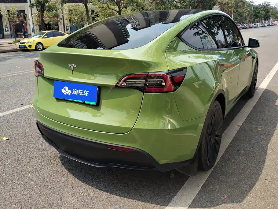 TESLA MODEL Y