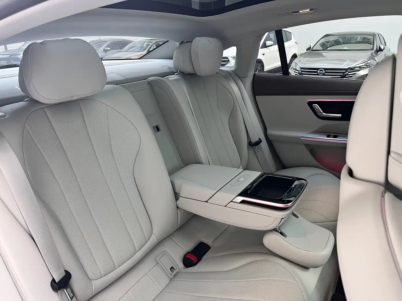 Mercedes-Benz EQE 2022 350 Pioneer Edition фото 17
