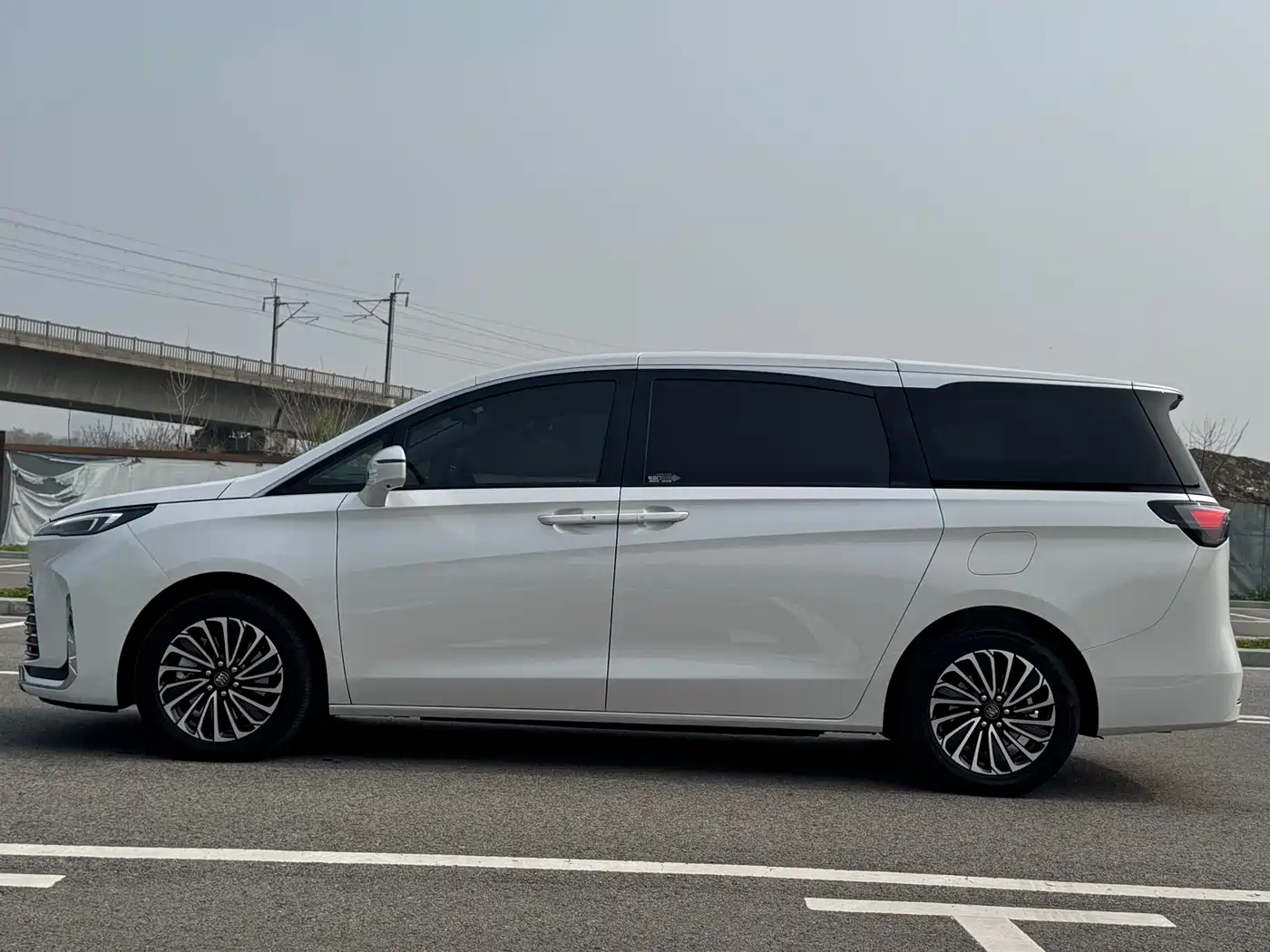 BUICK GL8 NEW ENERGY