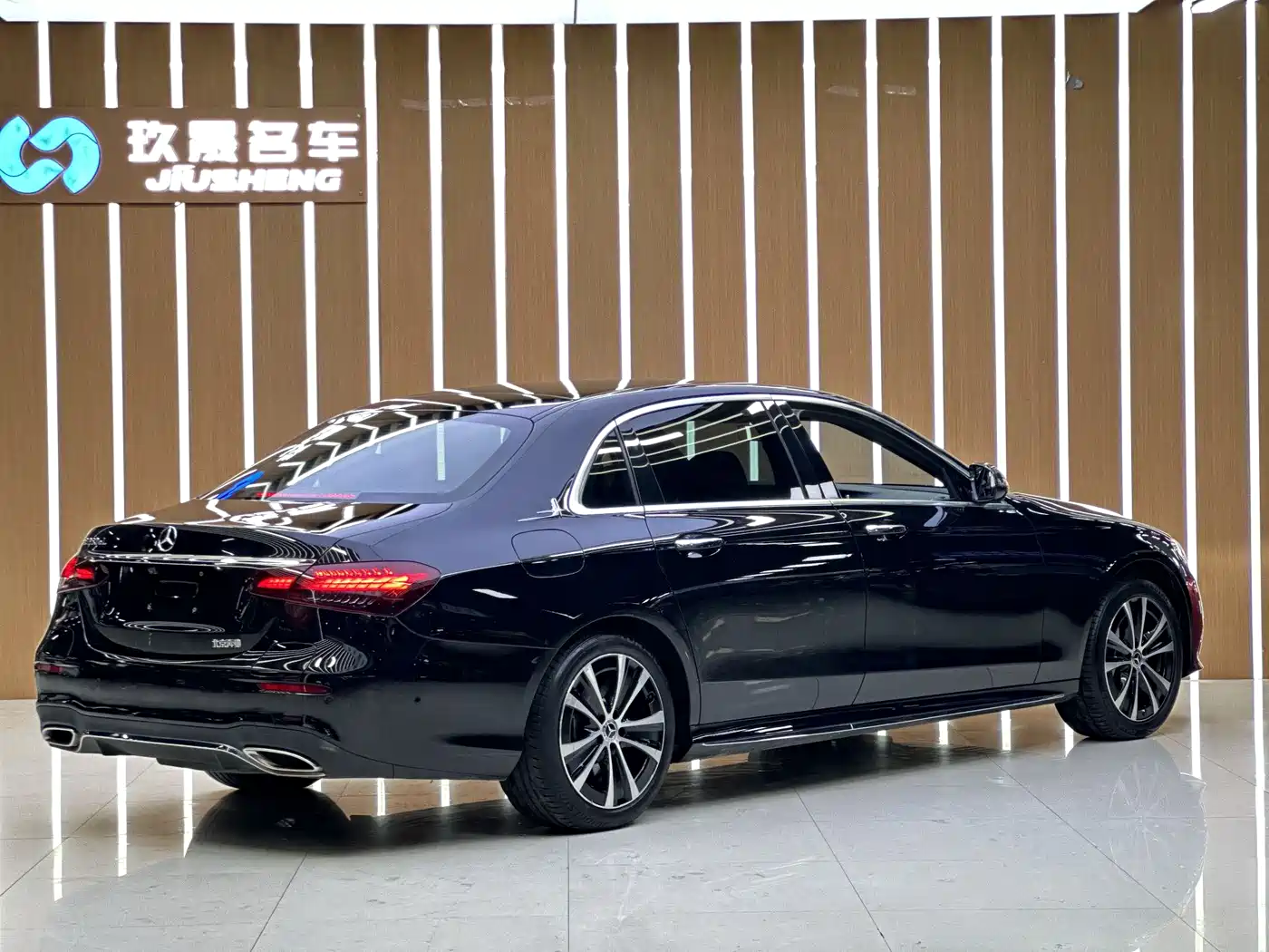Mercedes-Benz E-Class New Energy 2022 Facelift E 350 e L Plug-in Hybrid Sport Sedan фото 22