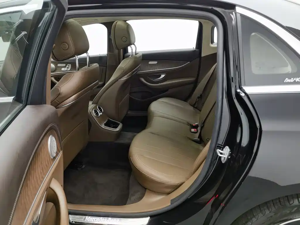 Mercedes-Benz E-Class, миниатюра 15