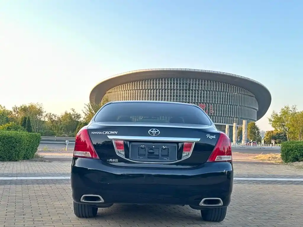 Photo 5 - Toyota Crown
