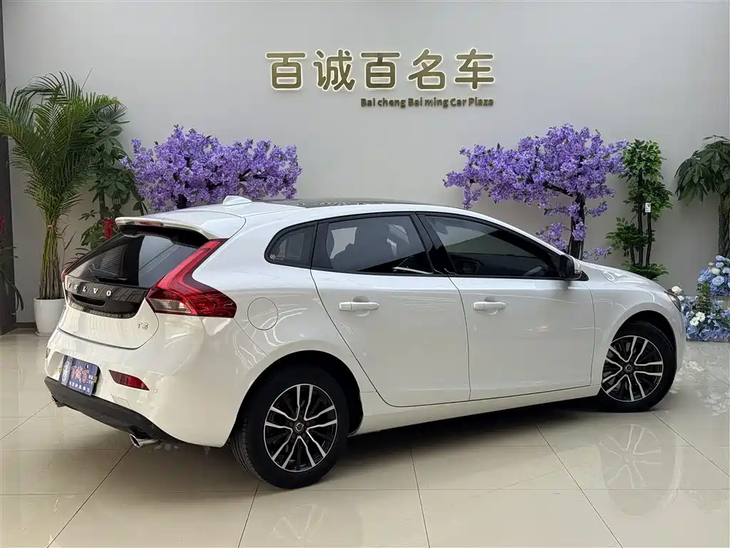 Фото 5 - Volvo V40