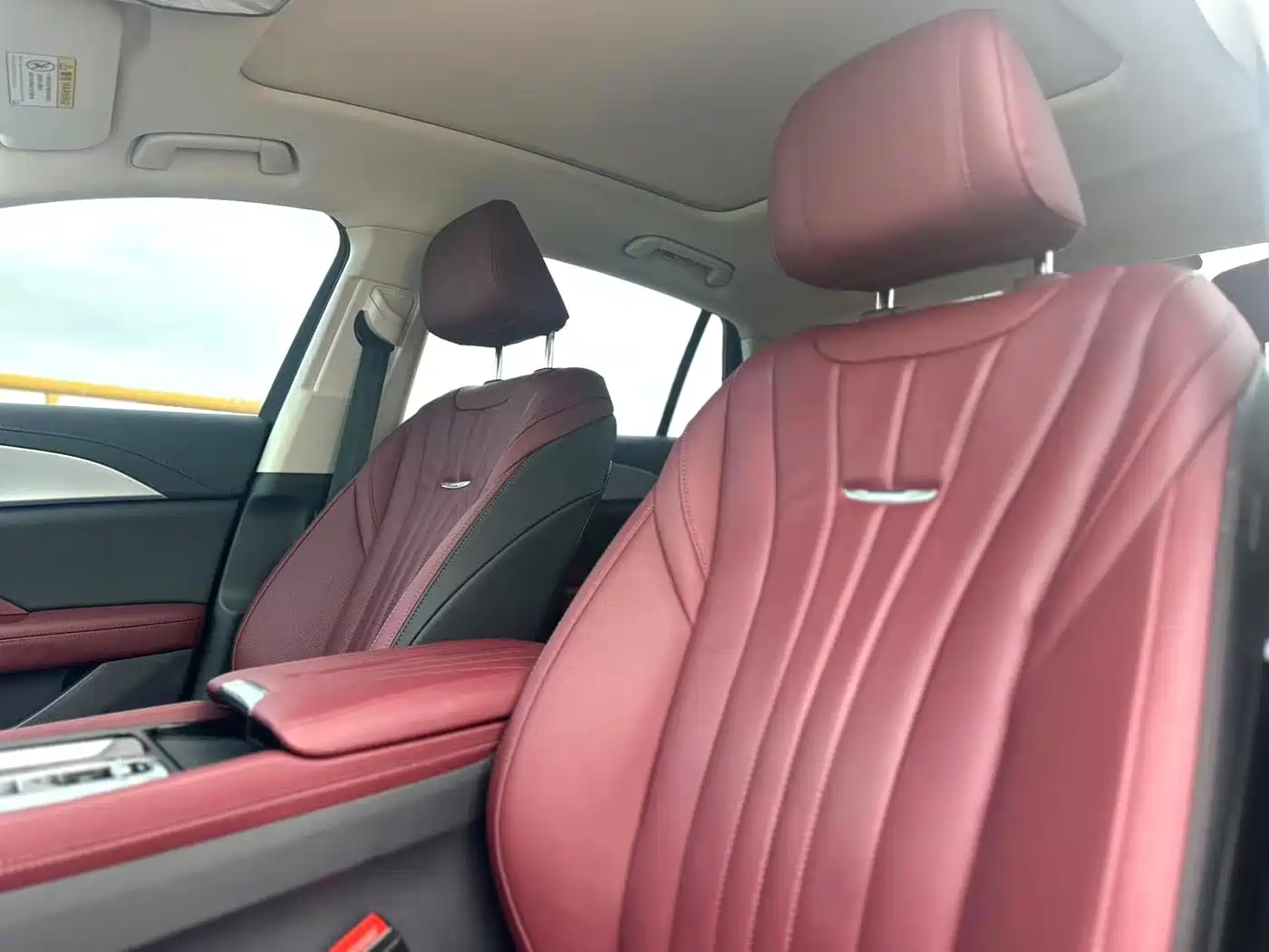 Фото 4 - Hongqi H5