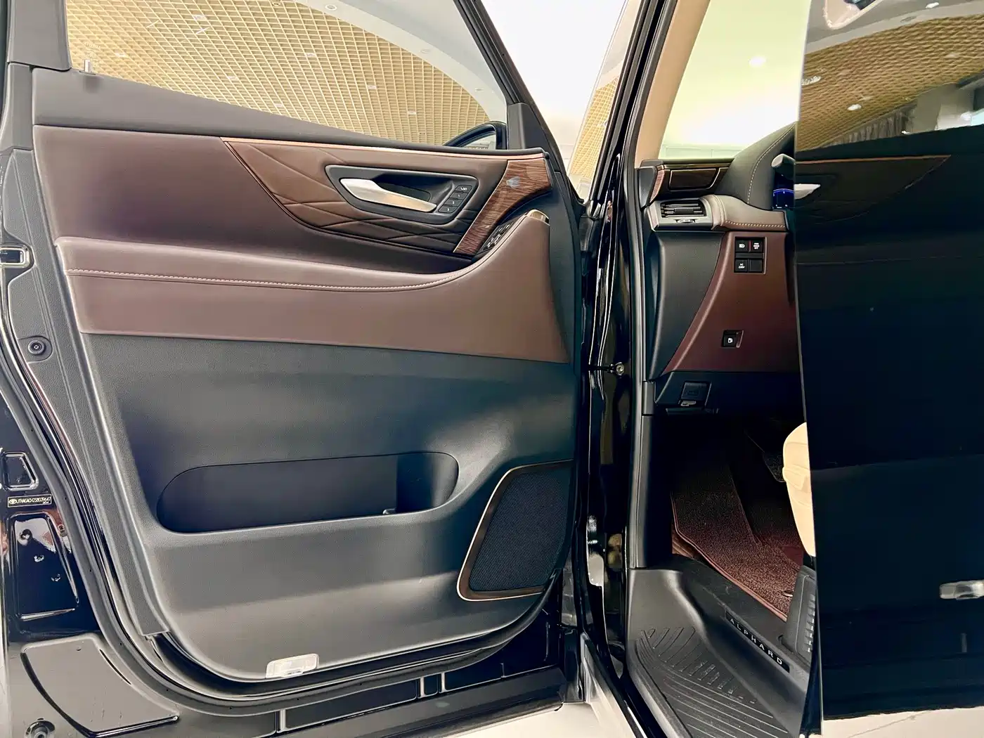 Toyota Alphard 2025 2024 Hybrid 2.5L Ultimate Enjoyment Edition