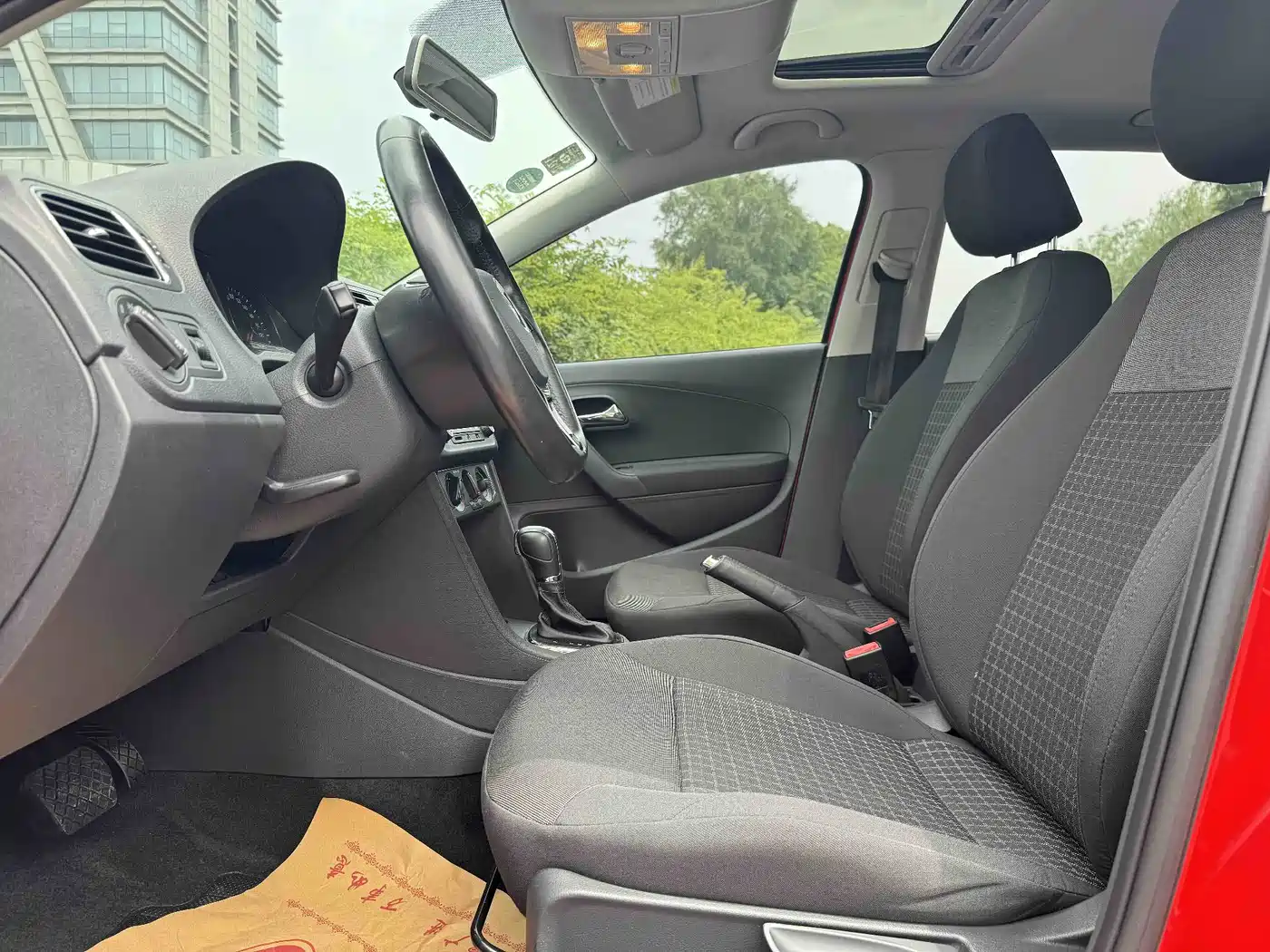 Volkswagen Polo 2016 1.6L Automatic Comfort фото 9