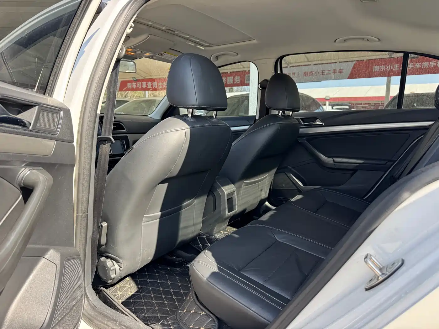 Volkswagen Lavida 2015 1.6L Automatic Comfort Edition фото 4