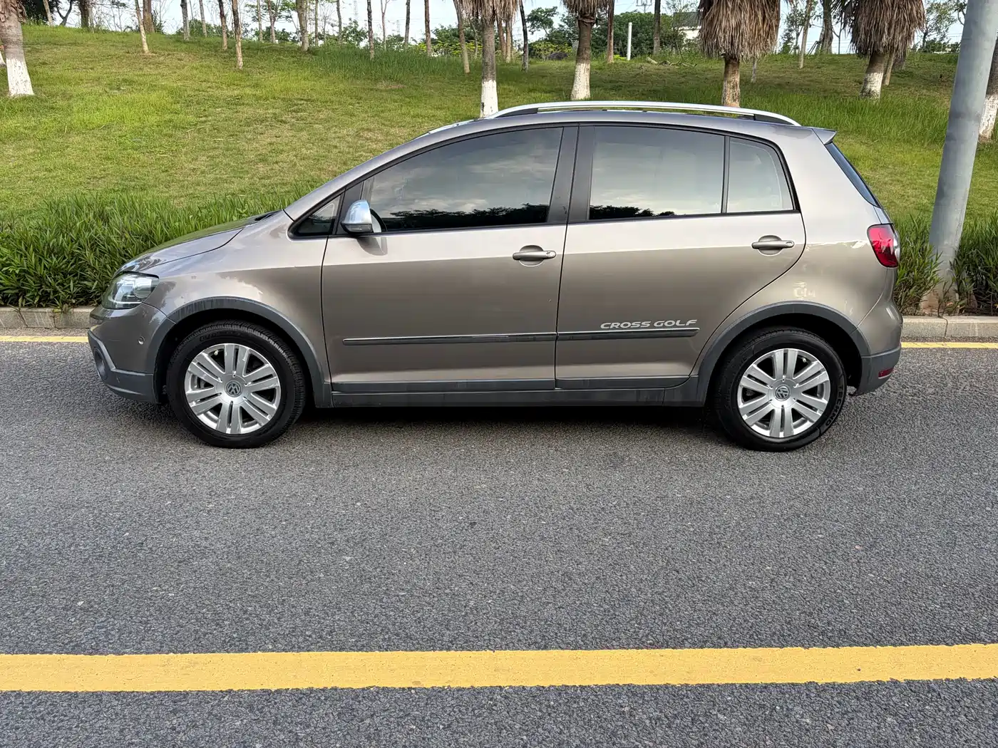 Volkswagen Golf (Import) 2011 1.4TSI Cross Golf фото 5