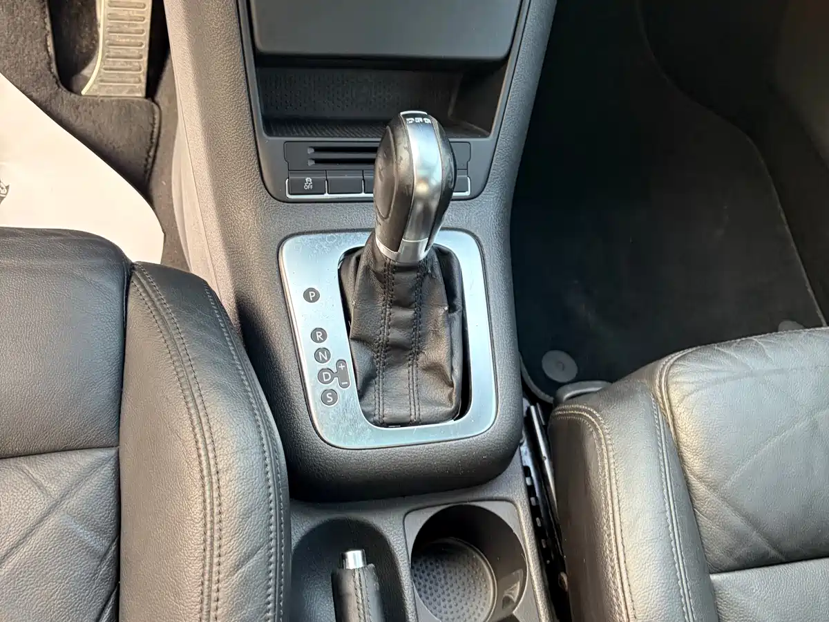 Volkswagen Golf (Import) 2011 1.4TSI Cross Golf фото 8