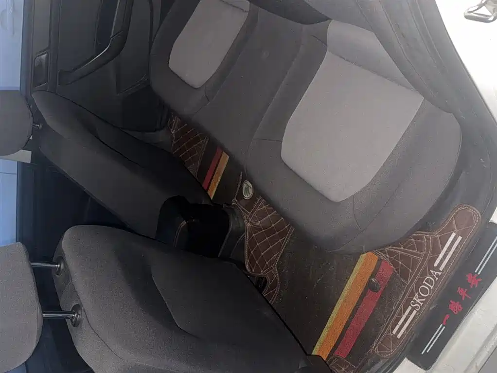 Škoda Rapid 2018 1.4L Manual Standard Edition фото 15