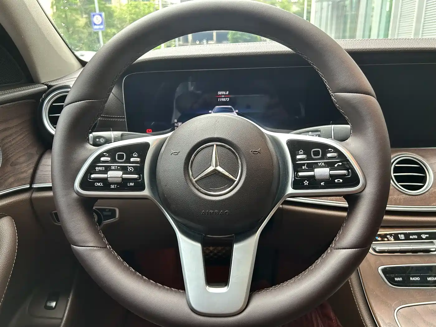 Mercedes-Benz E-Class 2020 Facelift E 300 L Exclusive фото 11