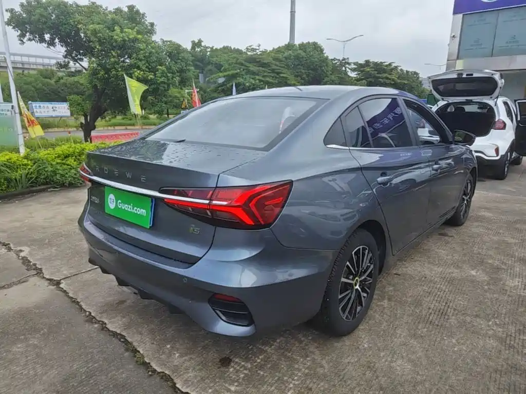 Фото 7 - Roewe i5