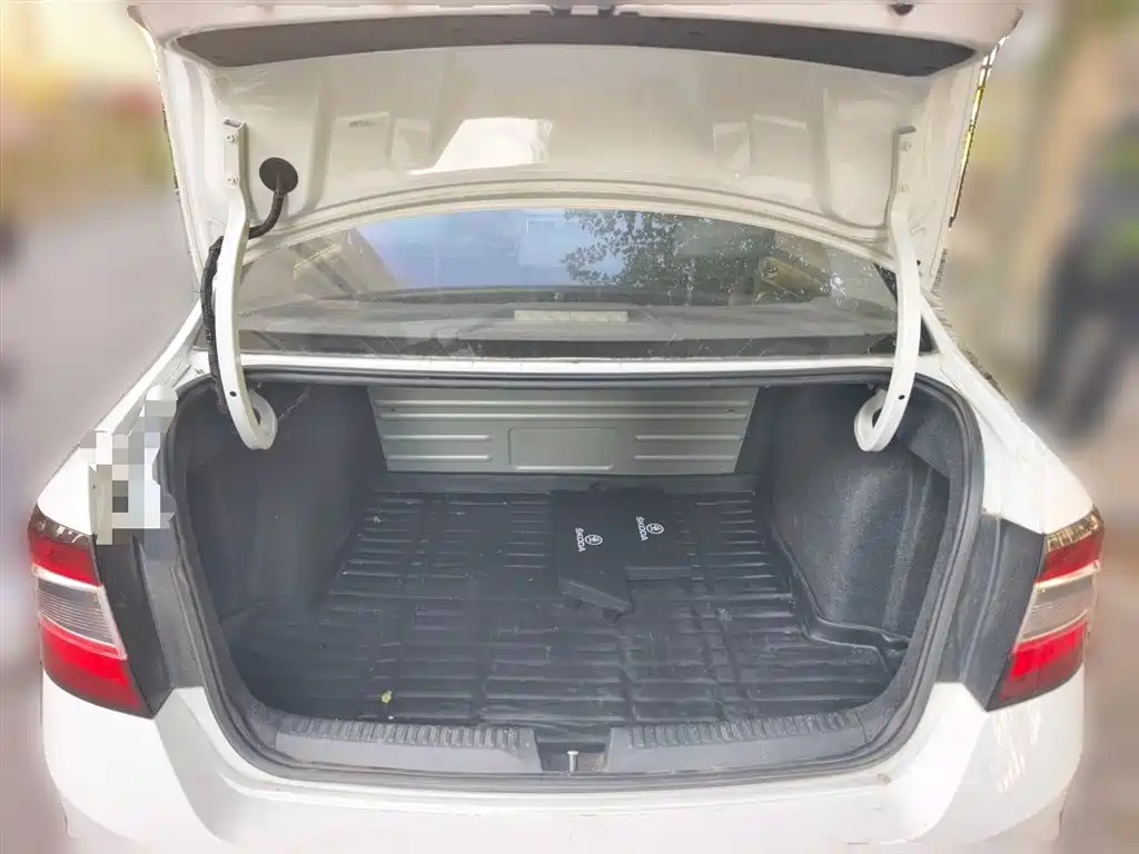 Škoda Rapid 2018 1.4L Manual Standard Edition фото 10