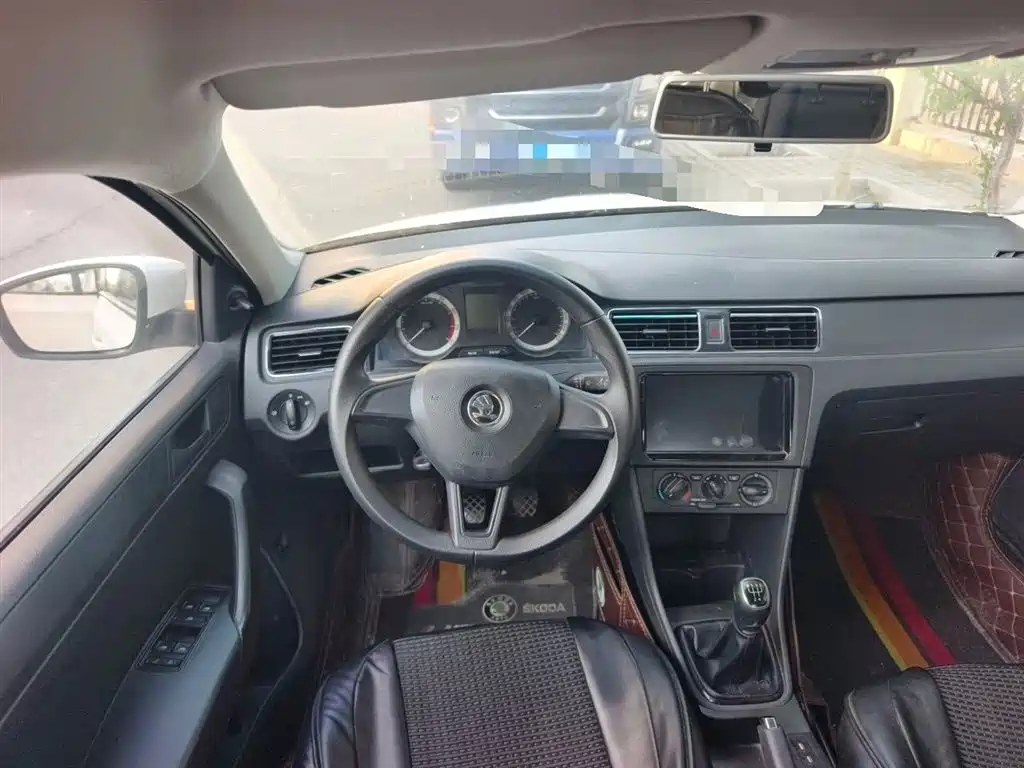 Škoda Rapid 2018 1.4L Manual Standard Edition фото 3