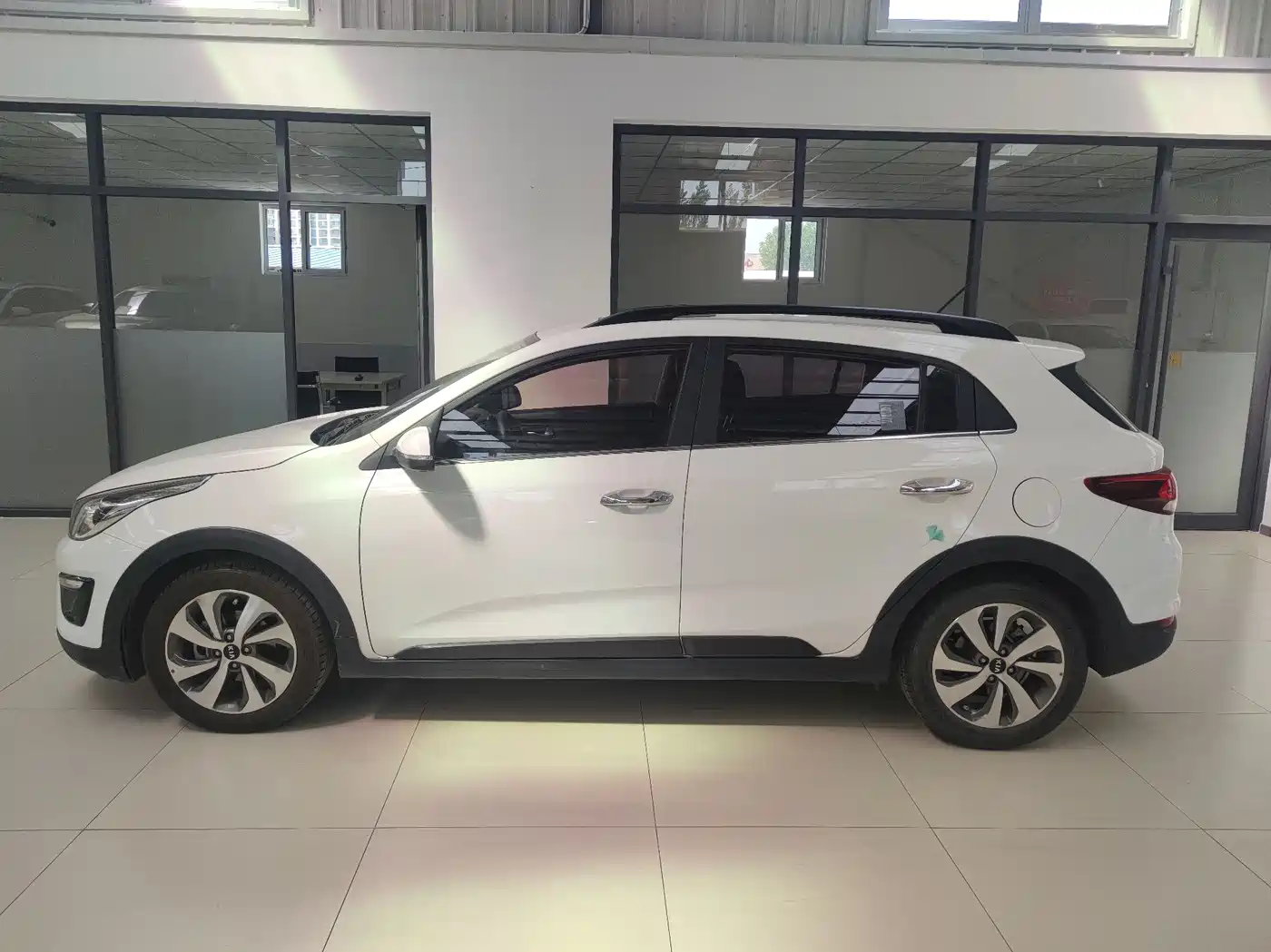 Kia KX CROSS 2018 1.6L Automatic Smart Sunroof Edition фото 3