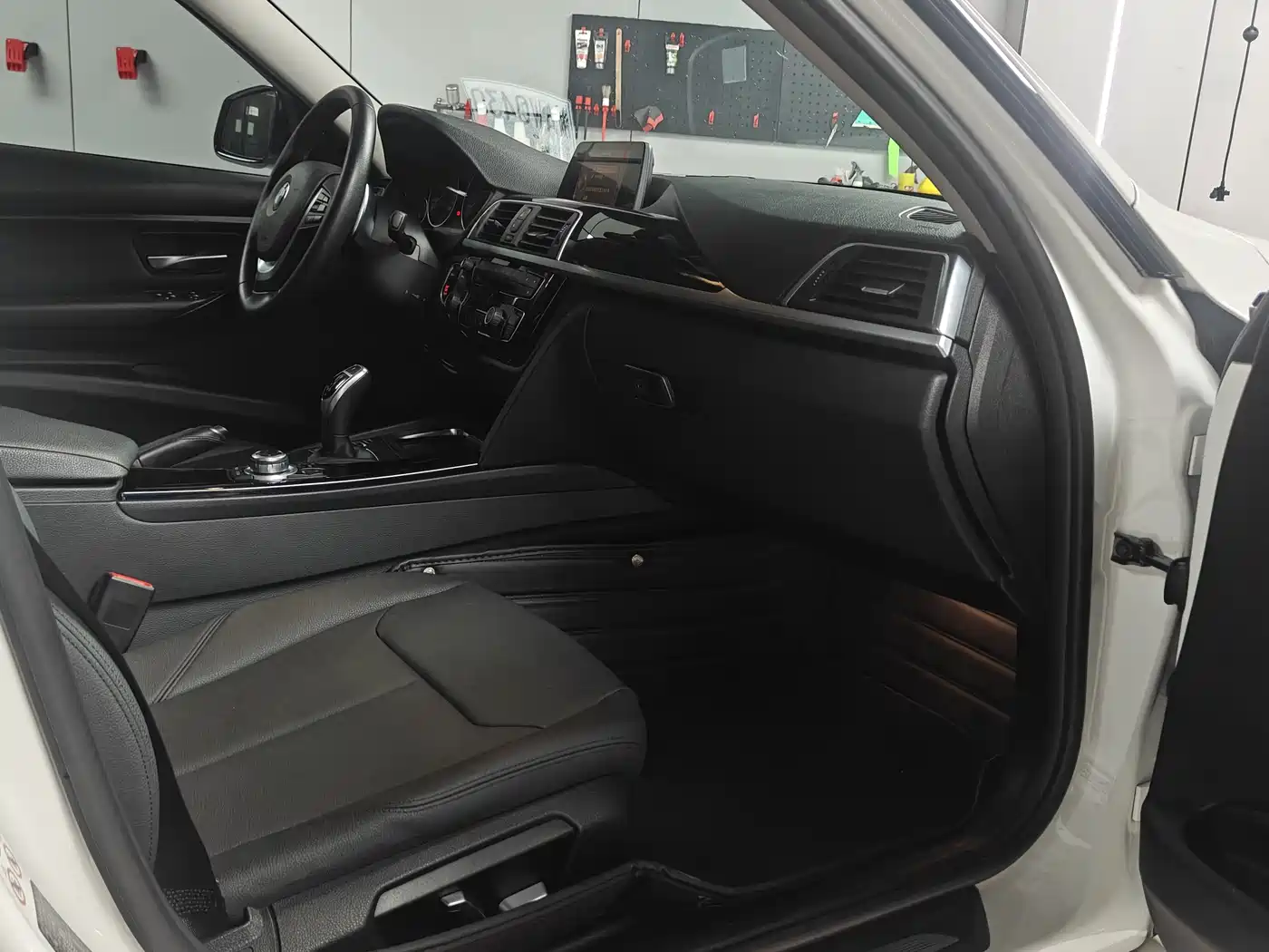 BMW 3 Series 2017 320Li M Sport фото 8