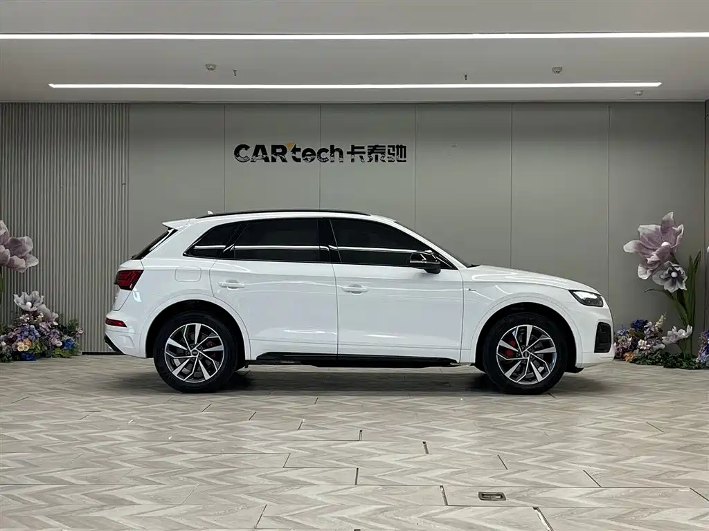 Audi Q5L 2024 Model 40 TFSI Luxury Dynamic фото 4