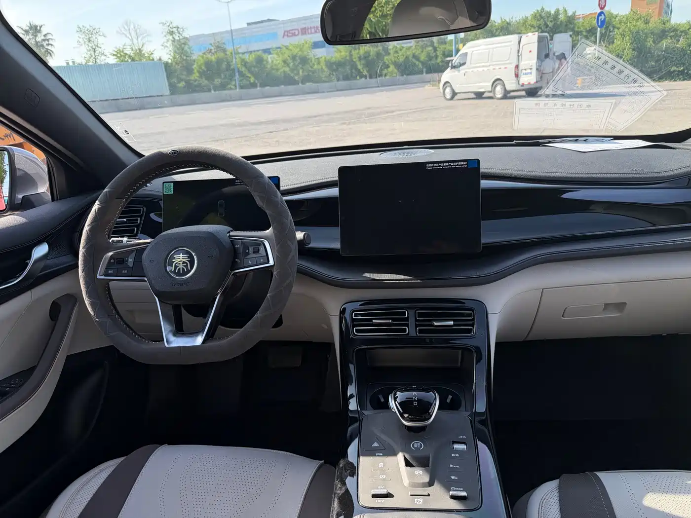 BYD Qin PLUS 2024 Glory Edition DM-i 55KM Leading фото 12