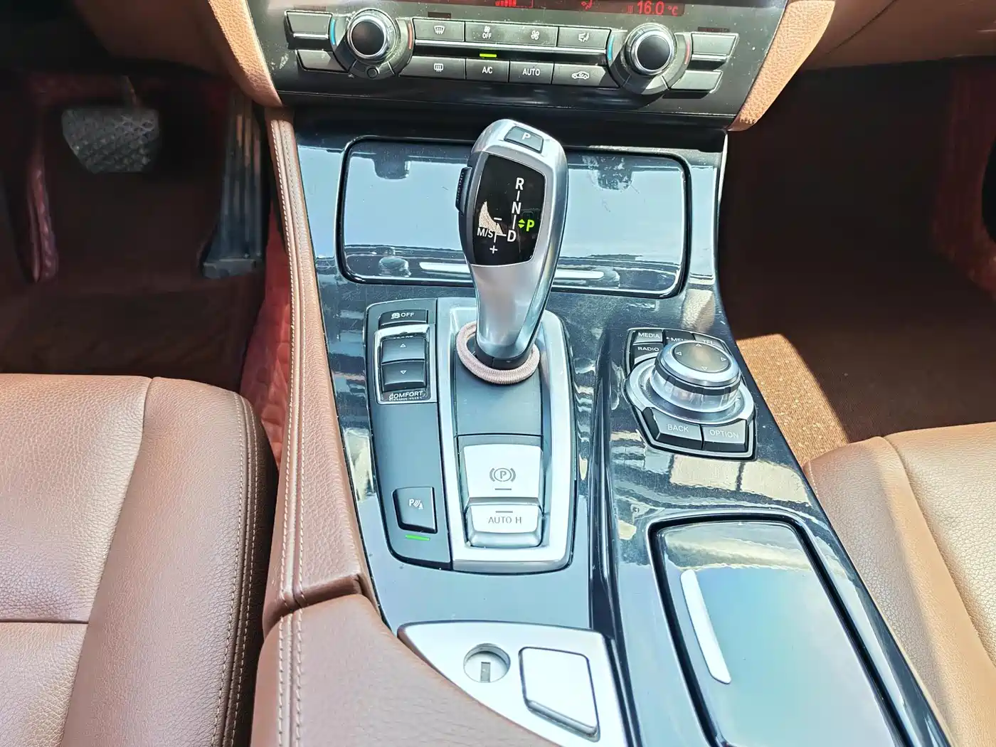 BMW 5 Series 2014 520Li Elegance фото 15
