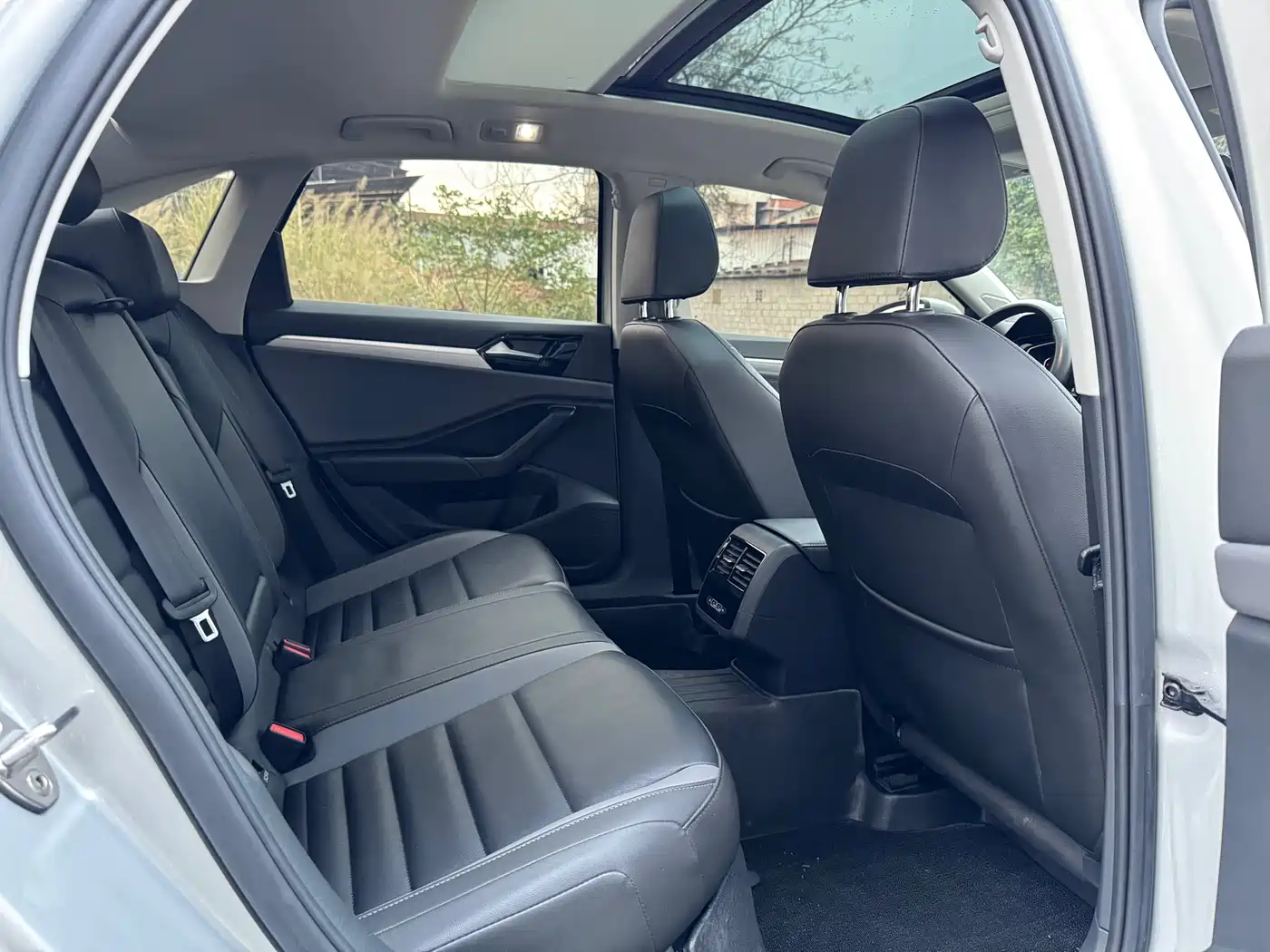 Volkswagen Sagitar 2022 280TSI DSG Surpassing Edition фото 9