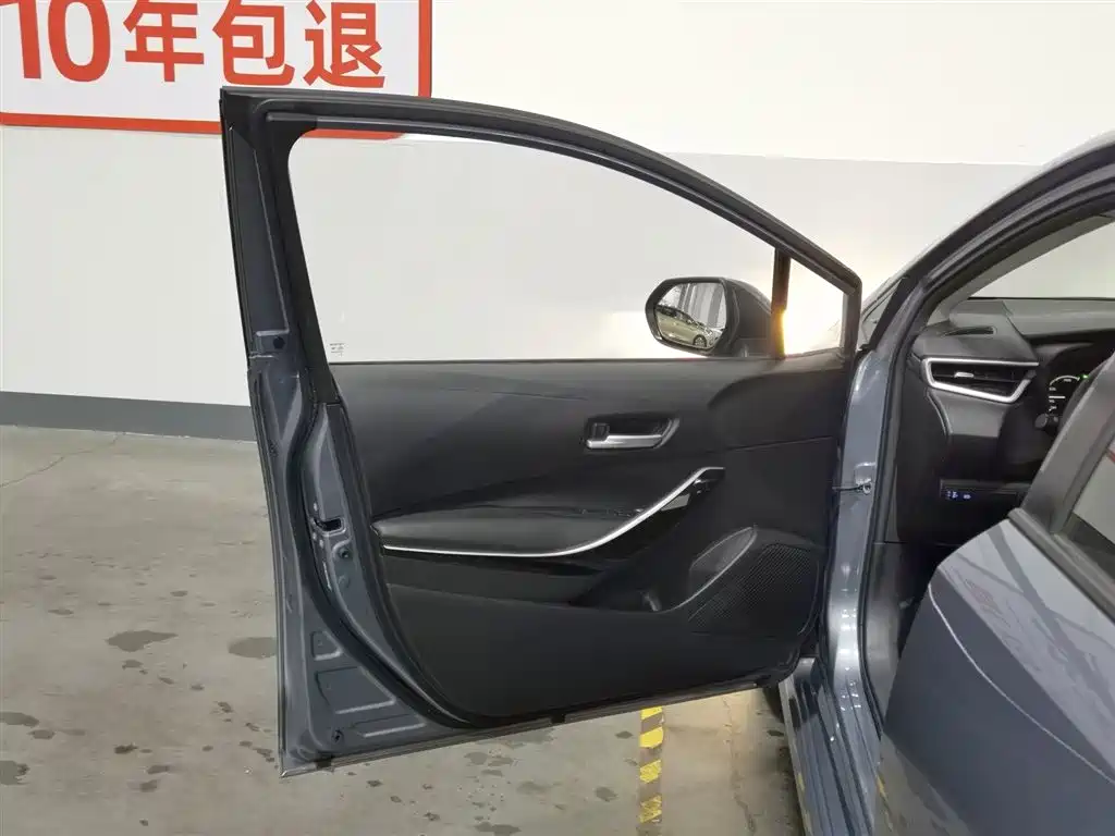Toyota Corolla 2021 Hybrid 1.8L E-CVT Elite Edition фото 8