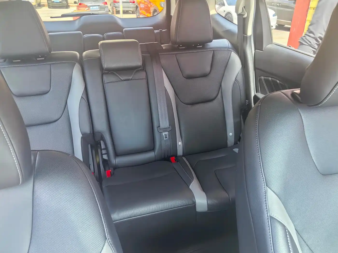 Фото 11 - Ford Edge