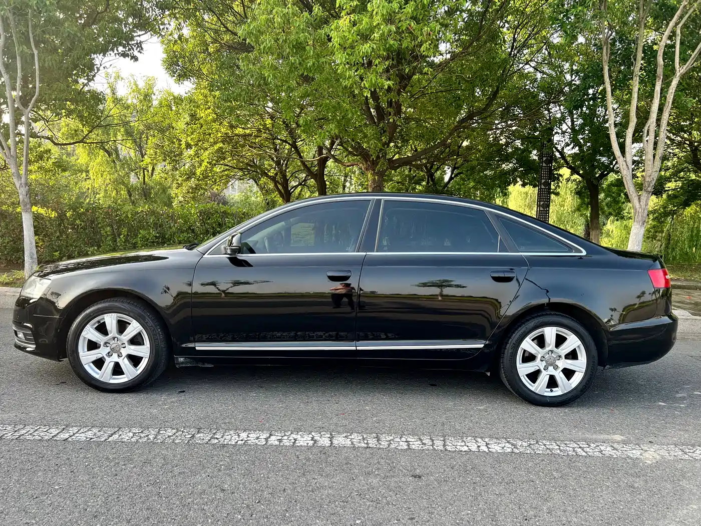 Audi A6L 2010 2.4L Luxury фото 3