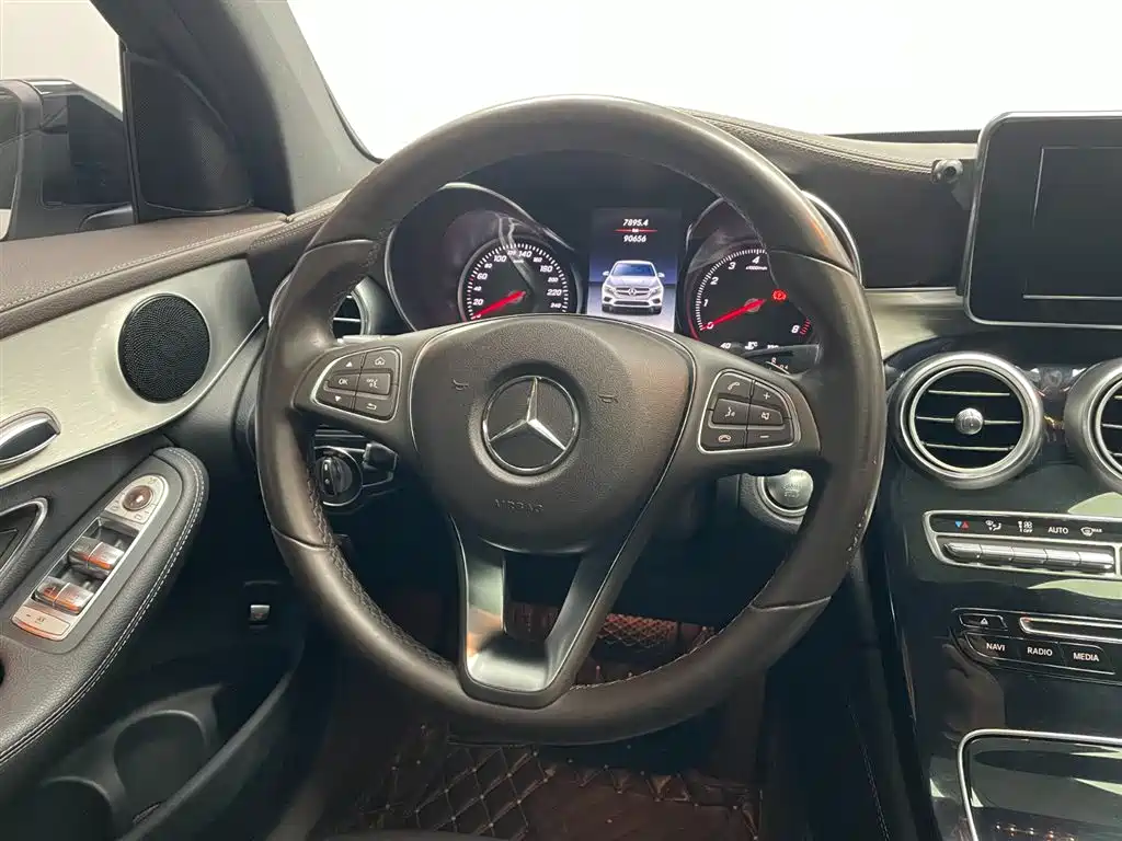 Mercedes-Benz GLC Coupe 2017 GLC 200 4MATIC Coupe SUV фото 12