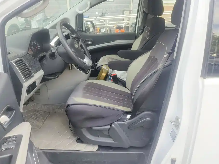 JAC Refine Refine M4 2017 2016 2.0L Manual Luxury
