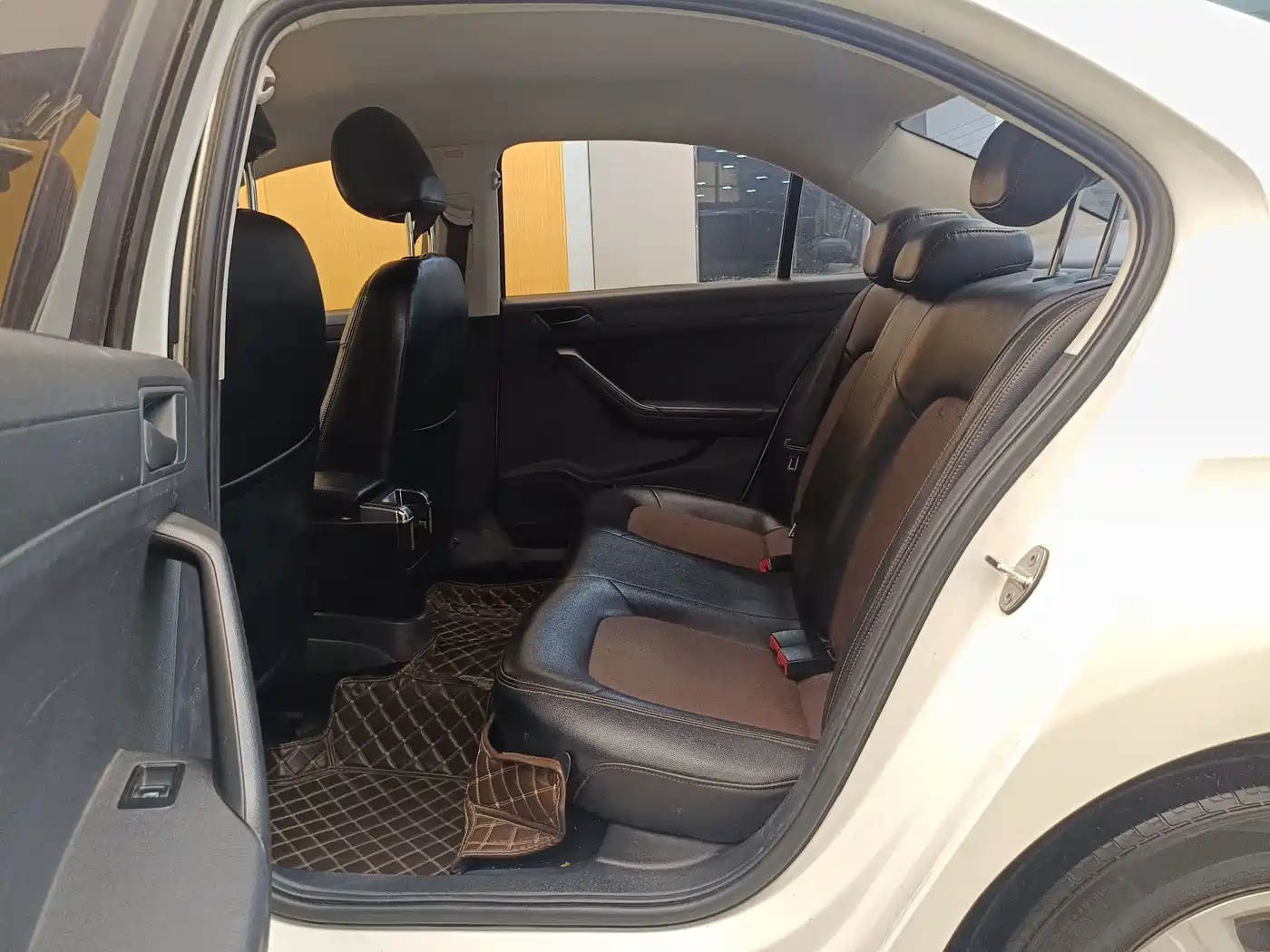 صورة 23 - Volkswagen Jetta