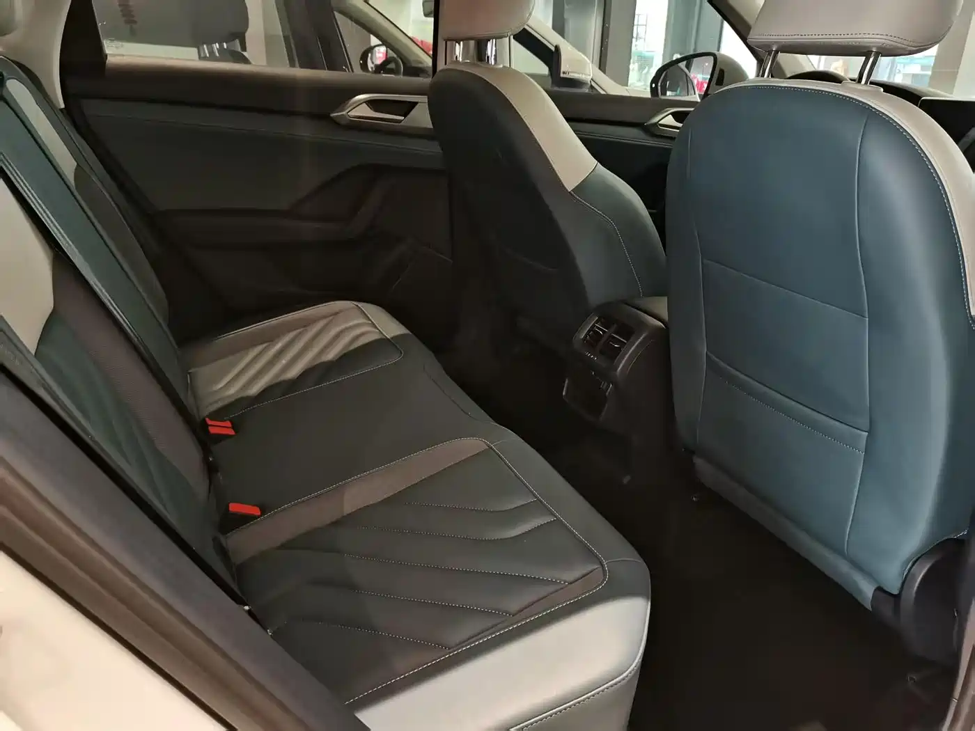 Volkswagen Tharu 2023 300TSI 2WD Full Moon Edition фото 7