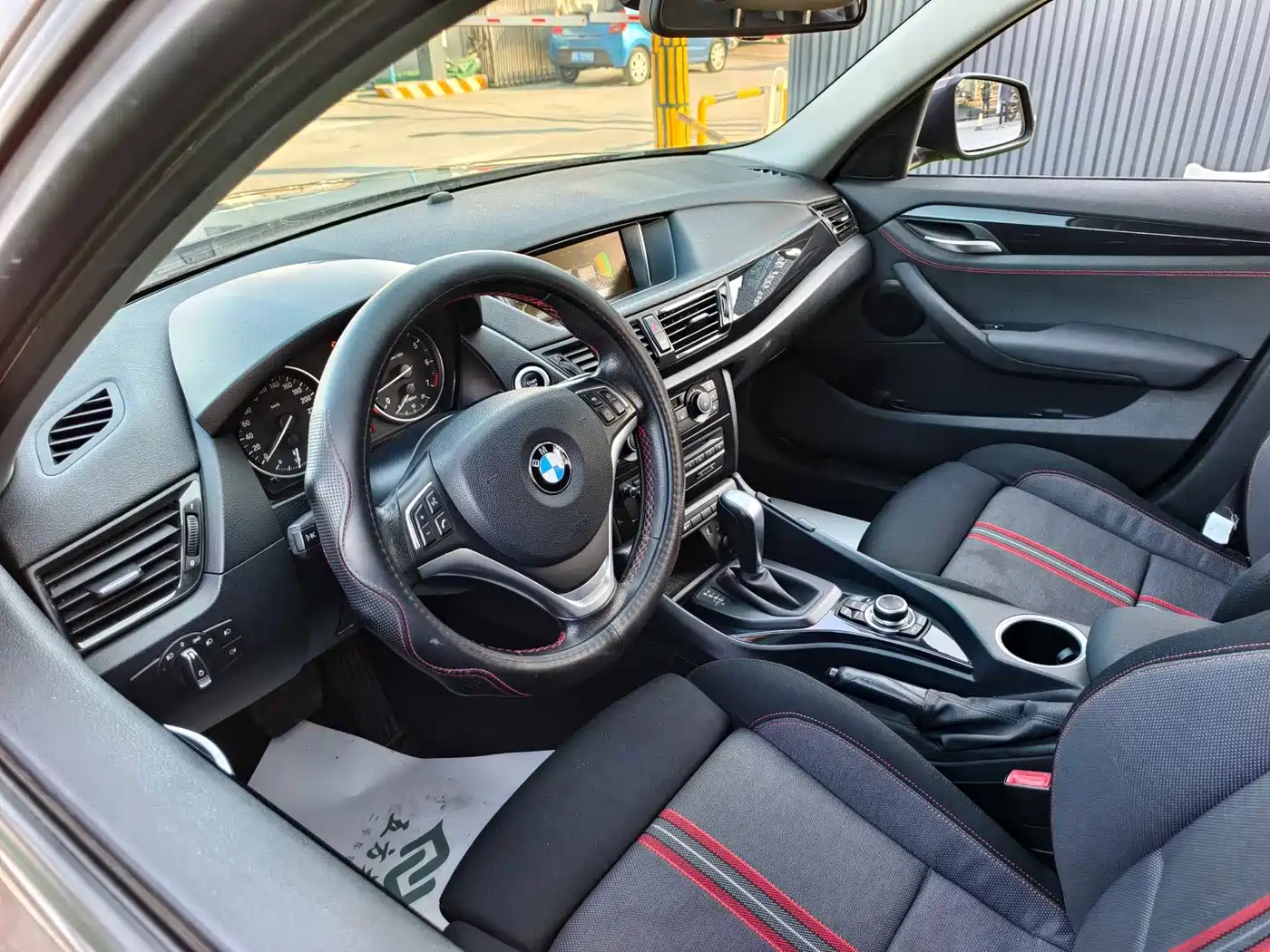 BMW X1 2013 sDrive18i Sport Design Package фото 12