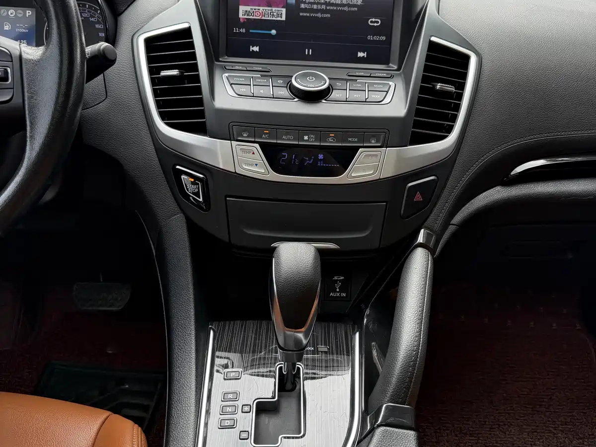 Dongfeng Fengdu MX5 2017 2016 2.0L Automatic Flagship Edition