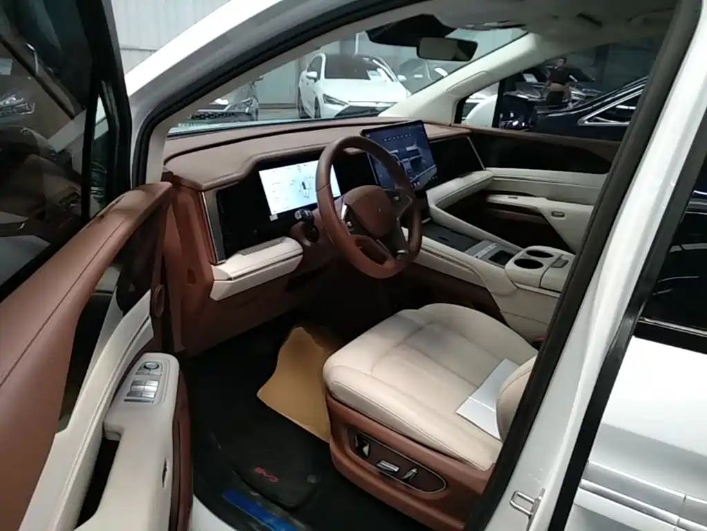 BYD Xia 2025 2025 DM-i 1.5T 180km Surpass Edition