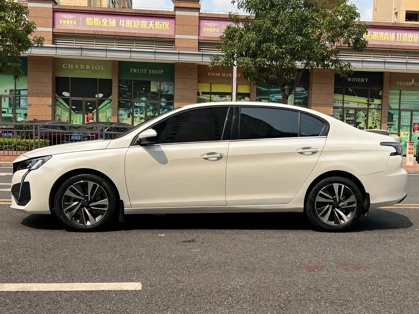 PEUGEOT 408