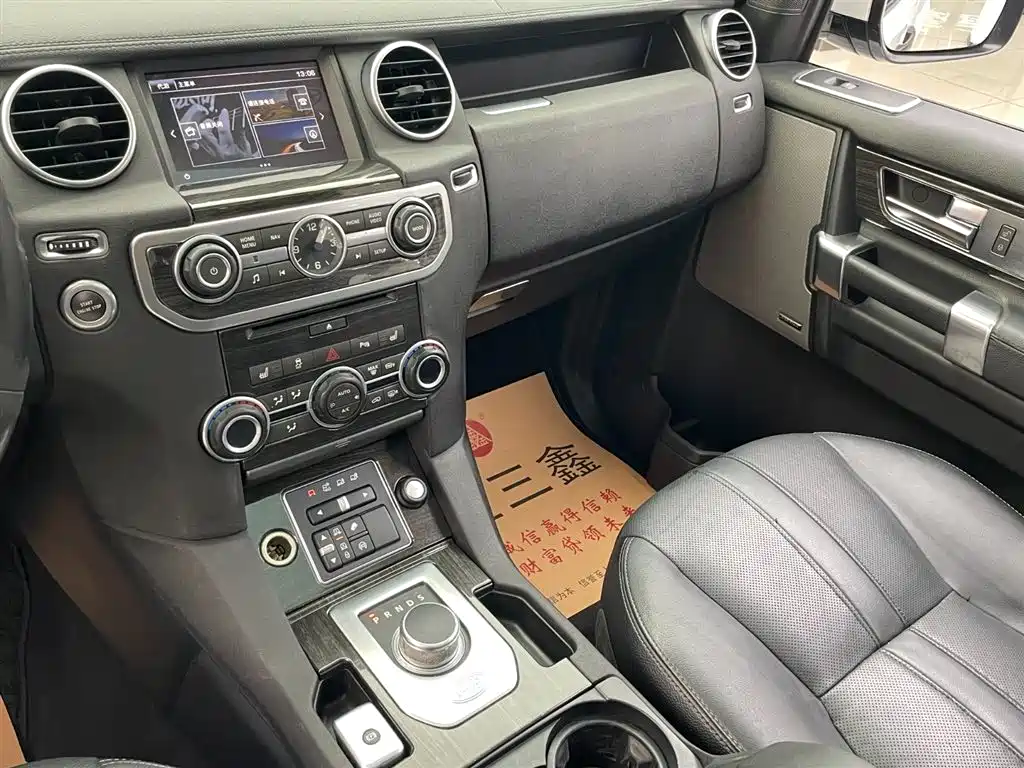 Land Rover Discovery 2016 3.0 SC V6 SE фото 20