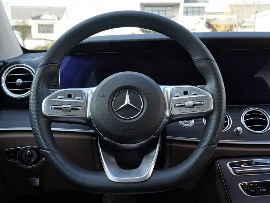 Mercedes-Benz E-Class 2020 E 300 L Sport Fashion Model фото 36