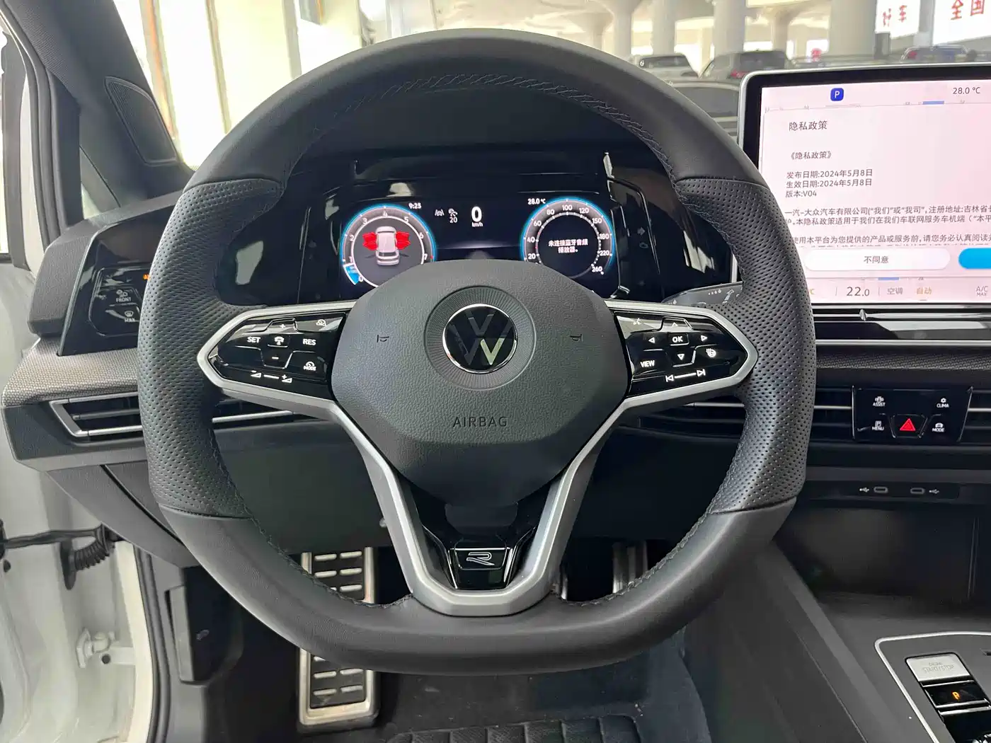 Volkswagen Golf 2025 Facelift 300TSI R-Line фото 18