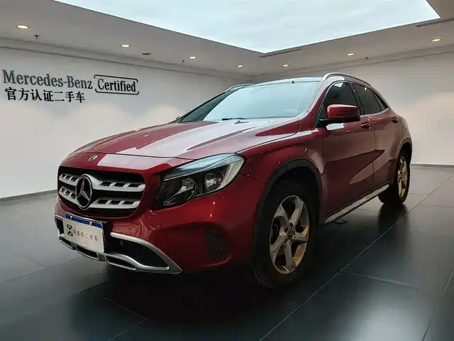 MERCEDES-BENZ GLA